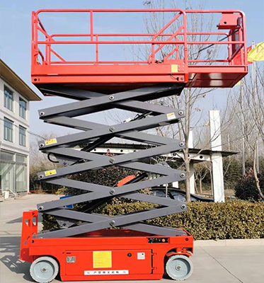 Self propelled scissor lift used for working at heights